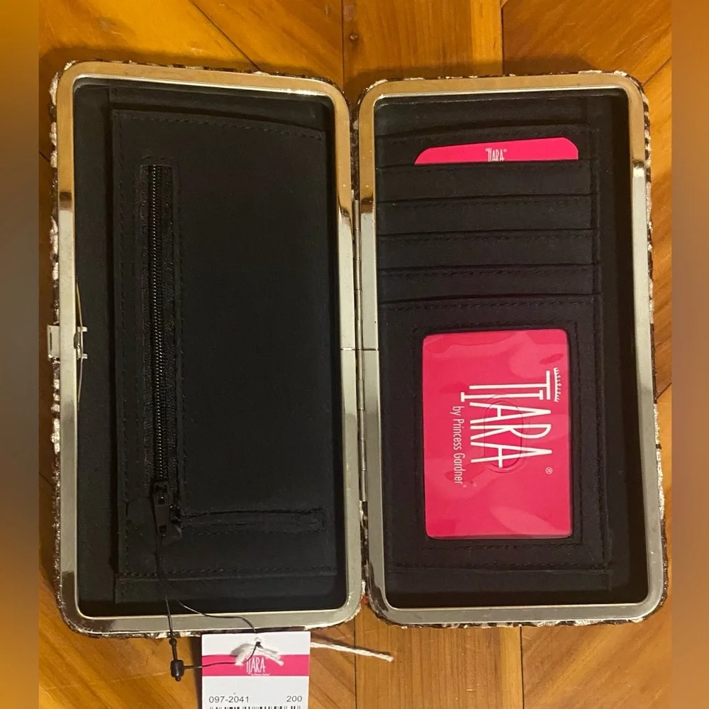 Hard Wallet NWT by Tiara, soft material lines the outside. Organizer cards, cash - Picture 4 of 8
